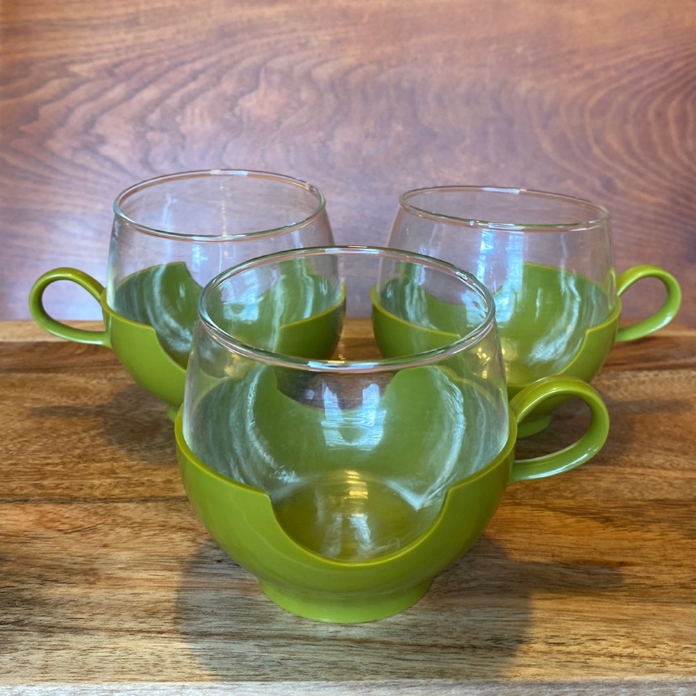 3 glass Pyrex Roly Poly glasses with Avocado green plastic holders- DRINK UPS